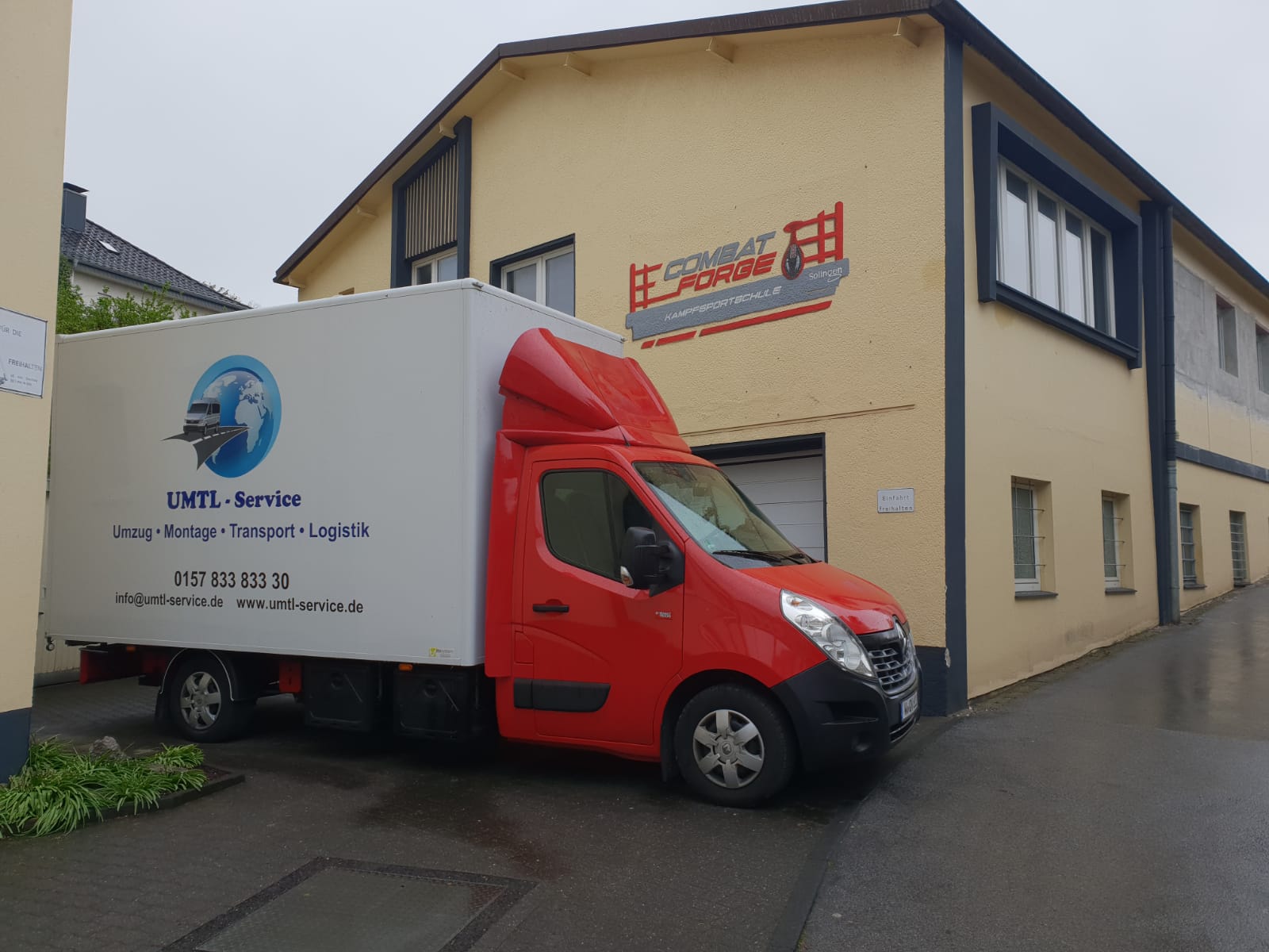 Der Chef, Herr Kalita, freut sich auf Ihre Anfrage.  - Unsere Kunden sind zufrieden. Das ist auch unsere Mission.  | Selber umziehen kann teuer werden  | Preiswert schnell günstige saubere Arbeit Umziehen Umzug Umzugsfirma UMTL Transport Haushaltsauflösung Gevelsberg  Schwelm  Ennepetal  Hagen  Solingen  Remscheid  Dortmund  Essen  Mettmann  Velbert Düsseldorf Velbert Hilden